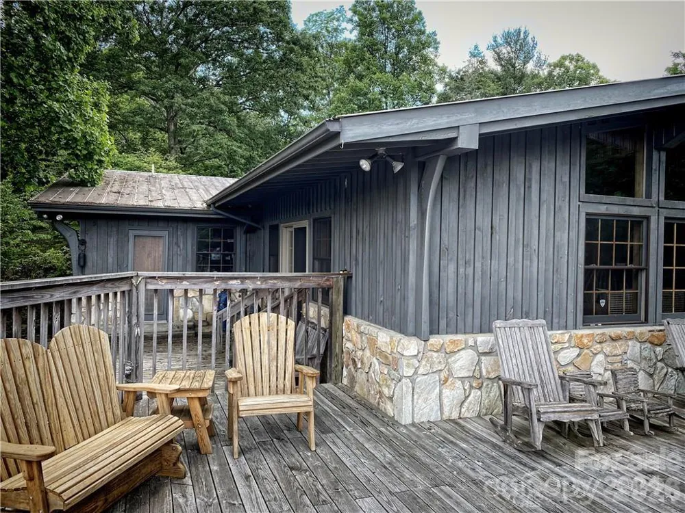 2736 White Oak Flats Road Green Mountain, NC 28740