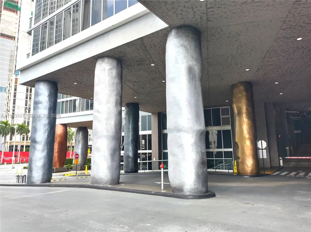 465 Brickell Ave #4402