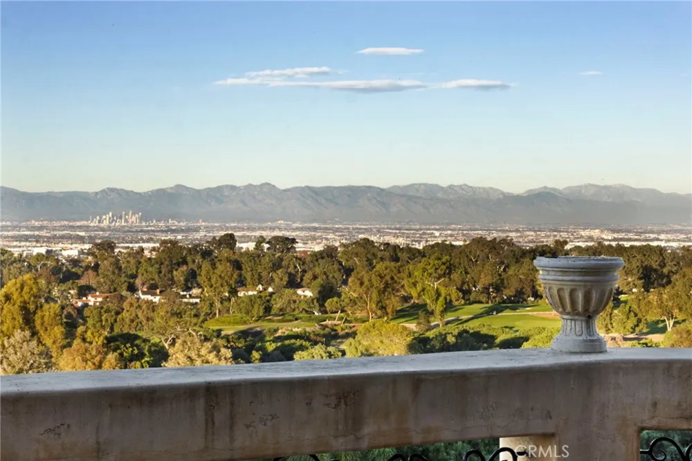4 Yellow Brick Rd Rancho Palos Verdes, CA 90275
