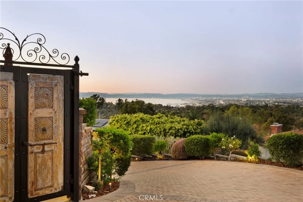 4 Yellow Brick Rd Rancho Palos Verdes, CA 90275