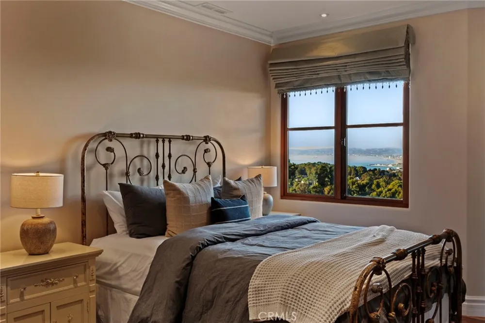 4 Yellow Brick Rd Rancho Palos Verdes, CA 90275