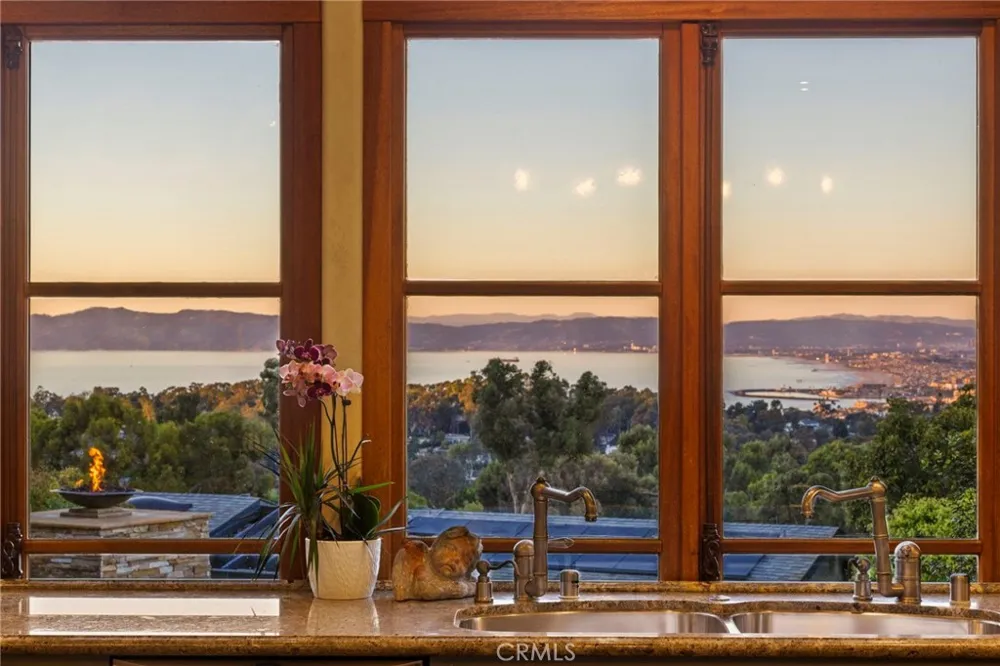 4 Yellow Brick Rd Rancho Palos Verdes, CA 90275