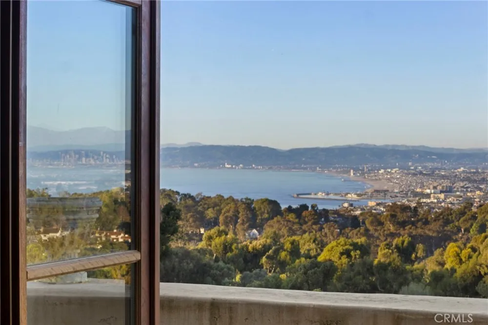4 Yellow Brick Rd Rancho Palos Verdes, CA 90275