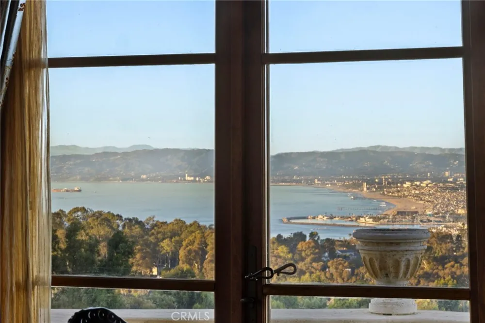 4 Yellow Brick Rd Rancho Palos Verdes, CA 90275