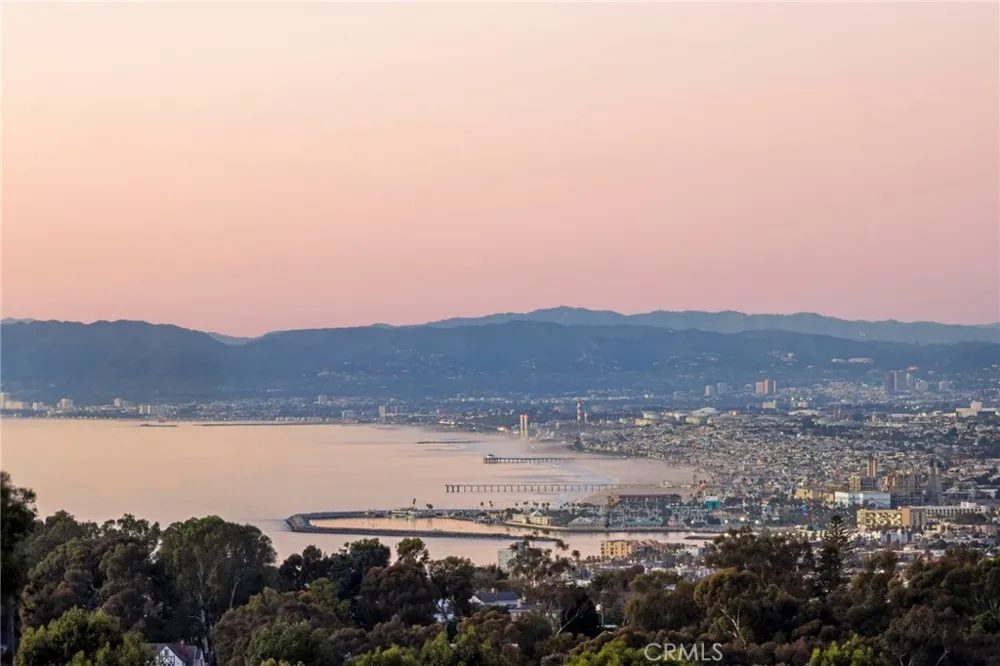 4 Yellow Brick Rd Rancho Palos Verdes, CA 90275