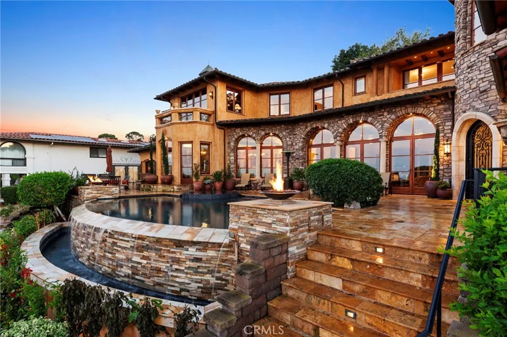 4 Yellow Brick Rd Rancho Palos Verdes, CA 90275