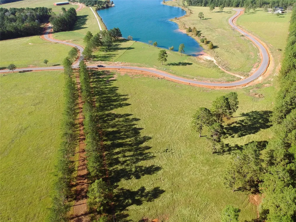 25 E Lakeland Court Hillister, TX 77624