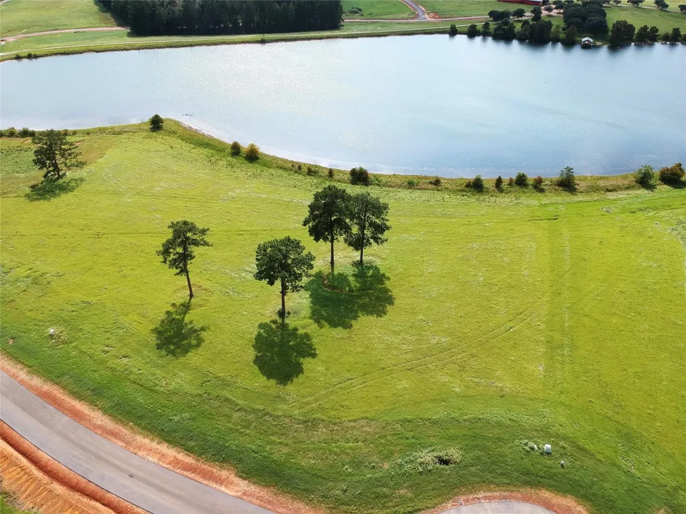 25 E Lakeland Court Hillister, TX 77624