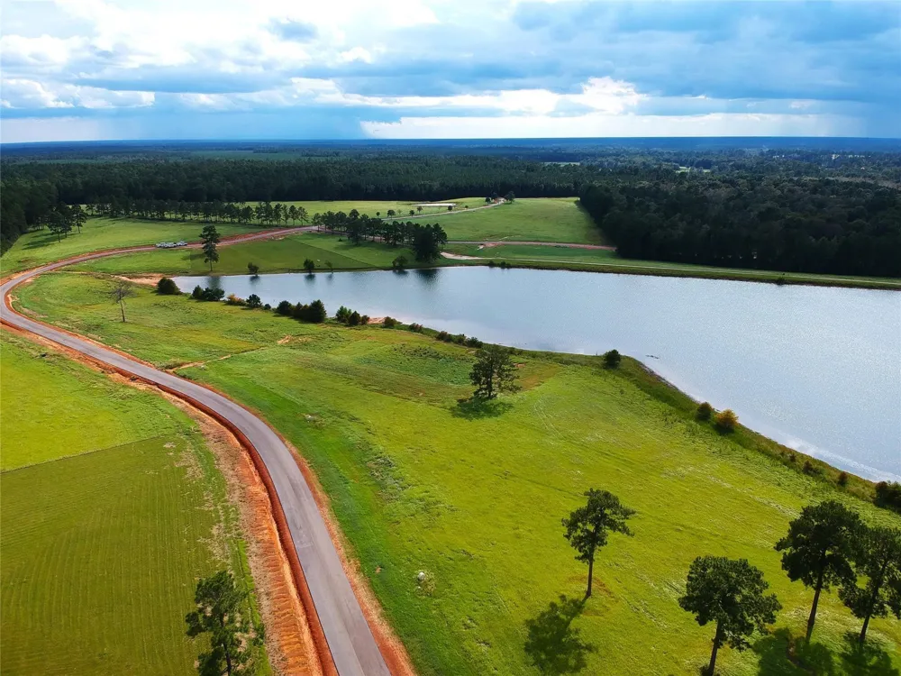 26 E Lakeland Court Hillister, TX 77624