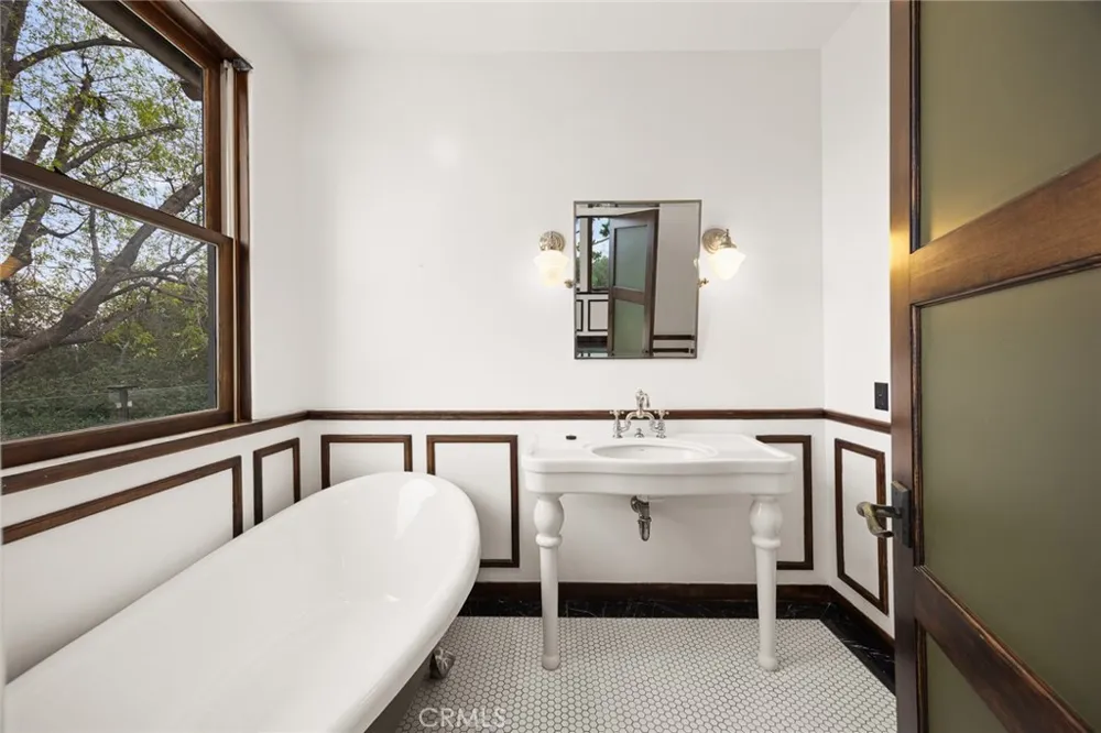 5310 Linda Vista La Canada Flintridge, CA 91011