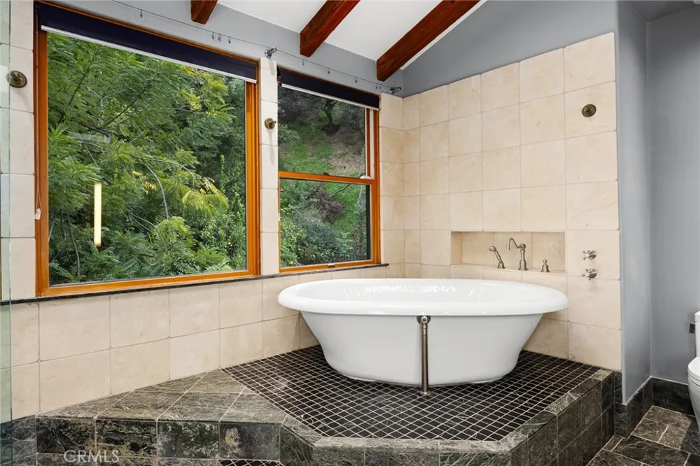 5310 Linda Vista La Canada Flintridge, CA 91011