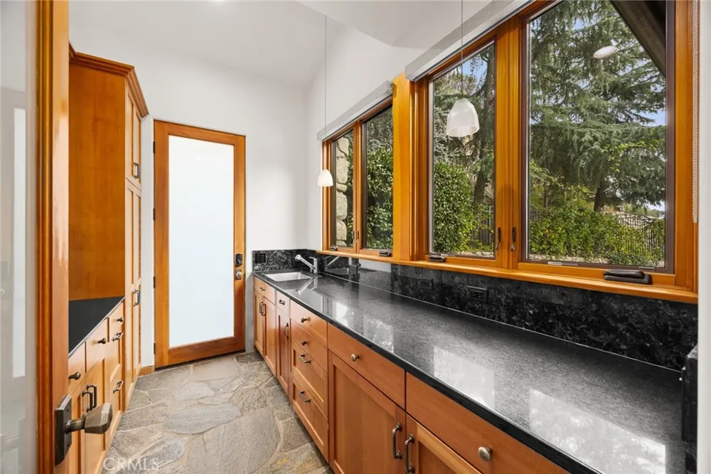5310 Linda Vista La Canada Flintridge, CA 91011