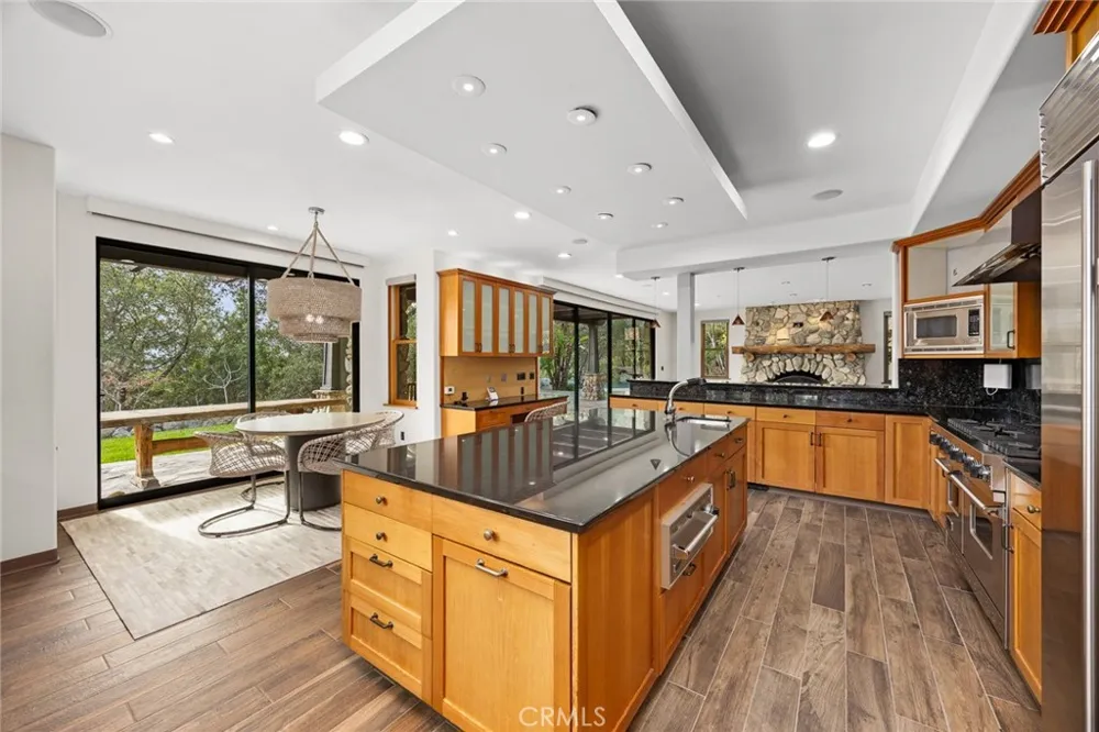 5310 Linda Vista La Canada Flintridge, CA 91011
