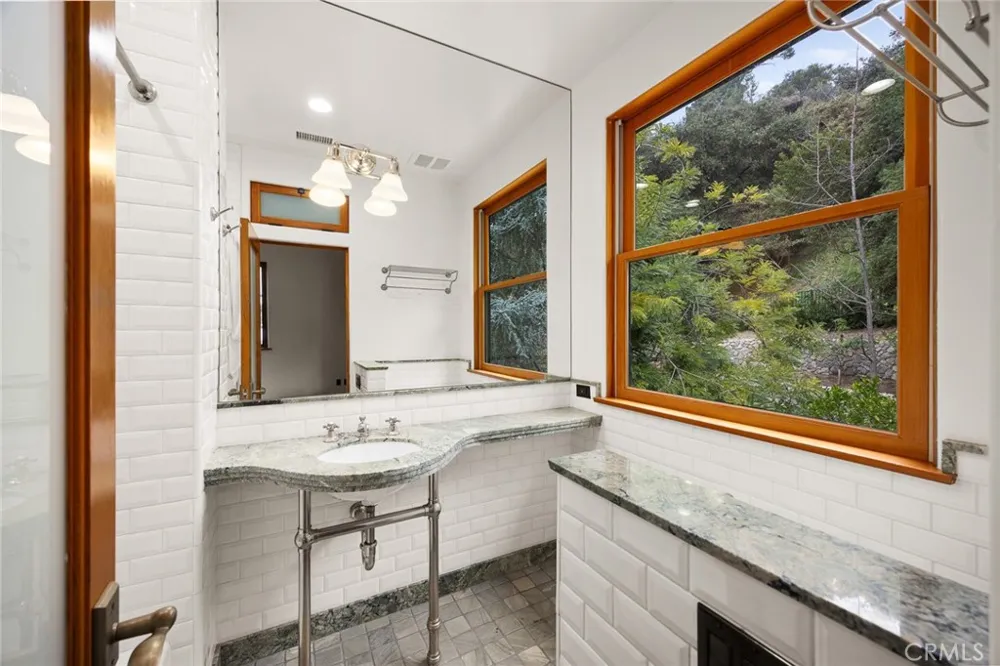5310 Linda Vista La Canada Flintridge, CA 91011