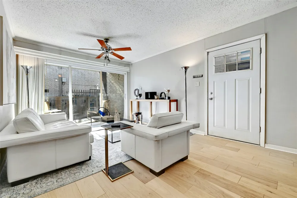 1304 Summit Street #101 Austin, TX 78741