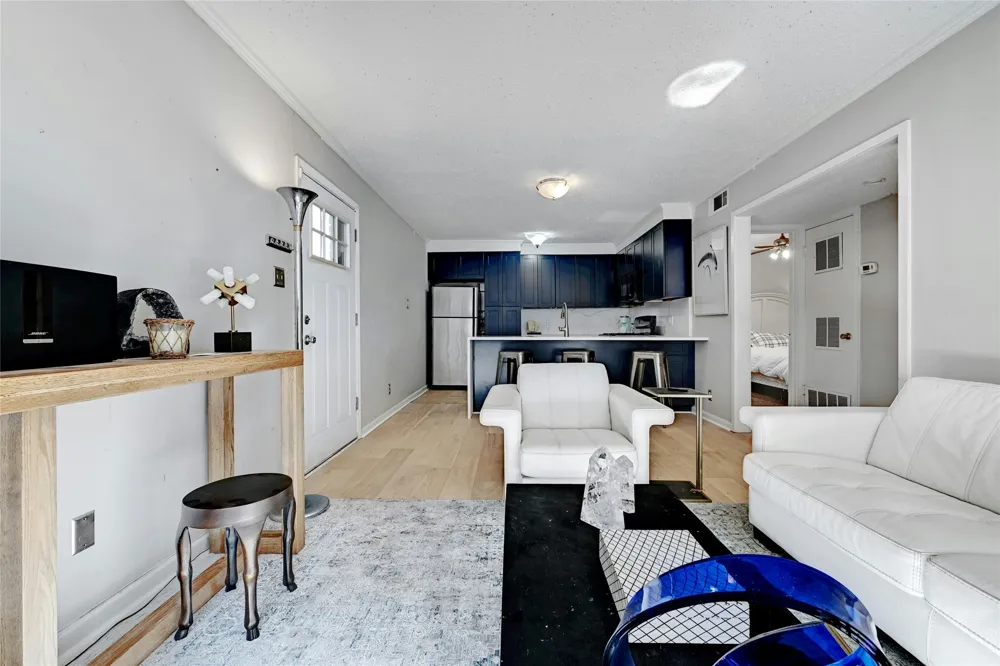 1304 Summit Street #101 Austin, TX 78741