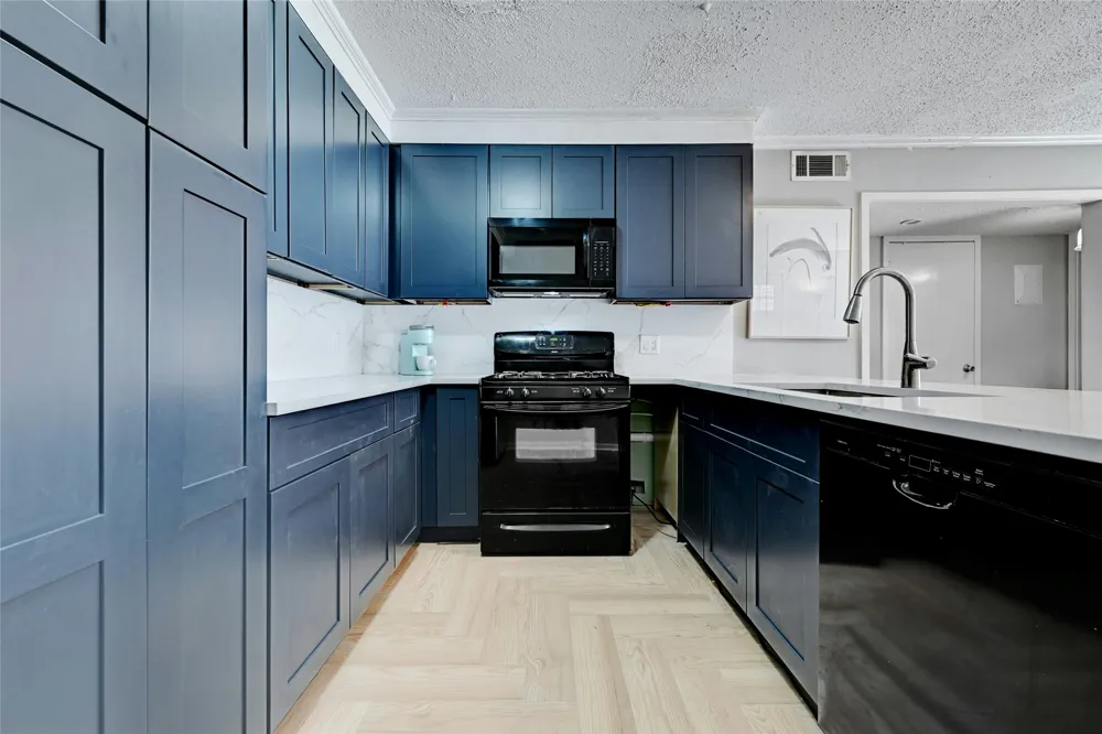 1304 Summit Street #101 Austin, TX 78741
