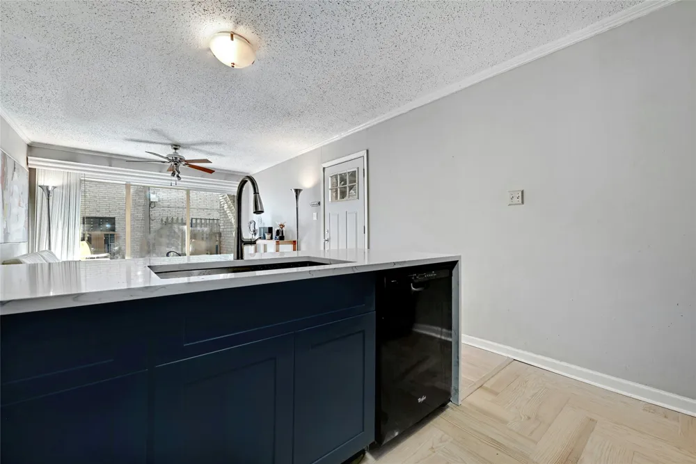 1304 Summit Street #101 Austin, TX 78741