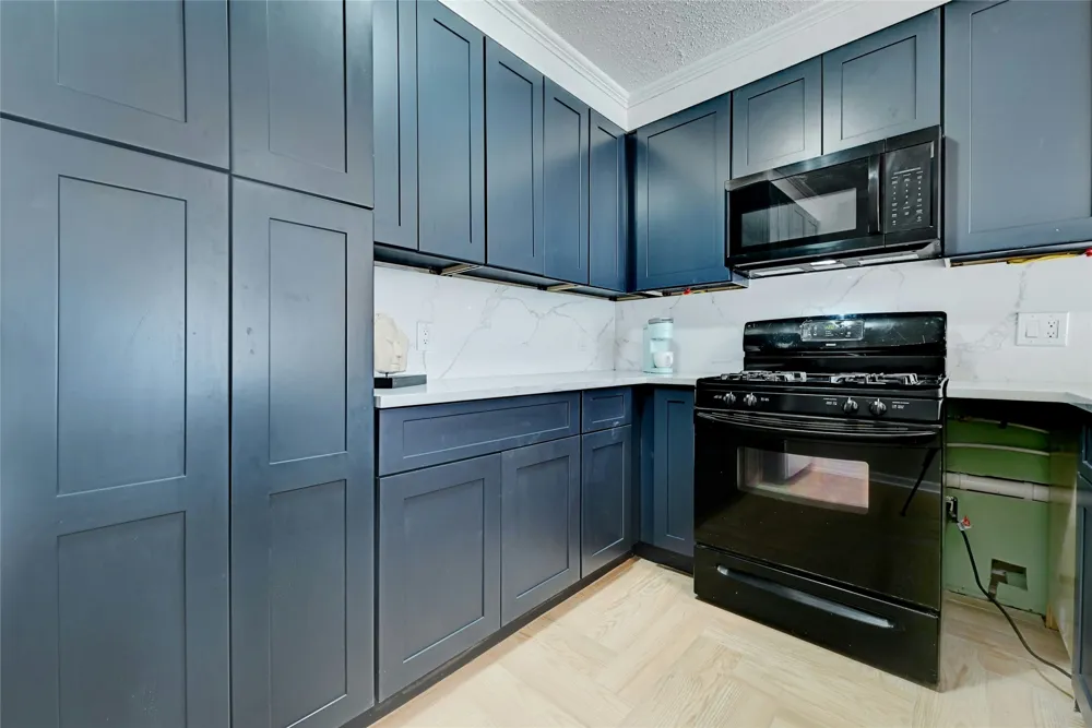 1304 Summit Street #101 Austin, TX 78741