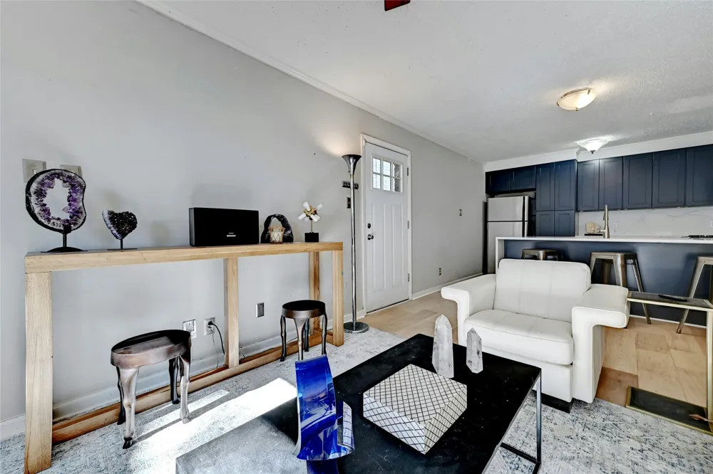 1304 Summit Street #101 Austin, TX 78741