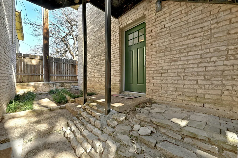 1304 Summit Street #101 Austin, TX 78741