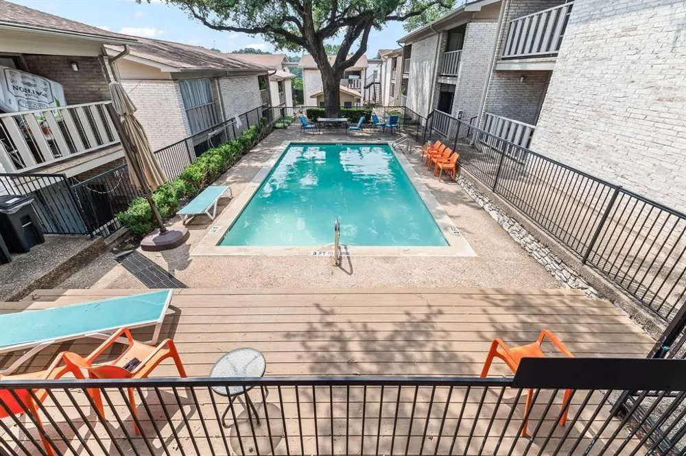 1304 Summit Street #101 Austin, TX 78741