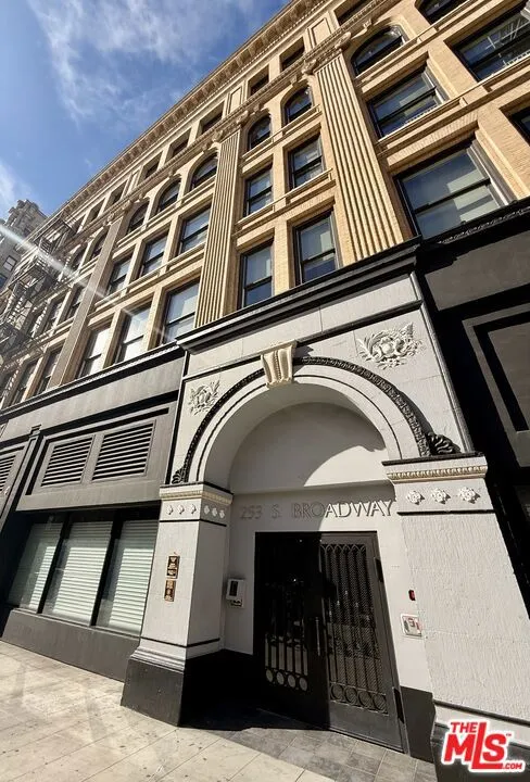 253 S Broadway #408