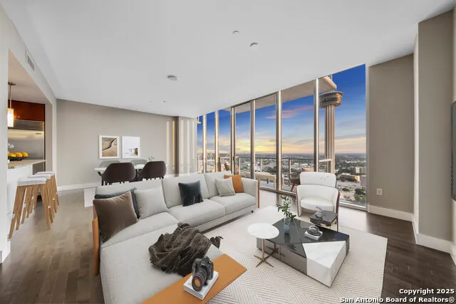 610 E Market #UNIT 2715