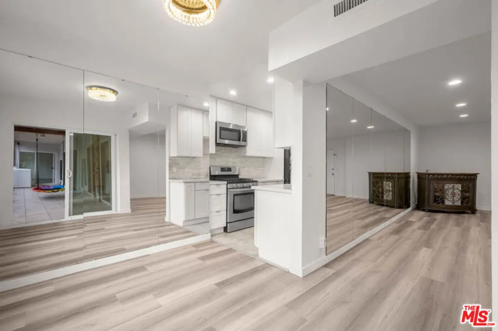 423 S Rexford Drive #202