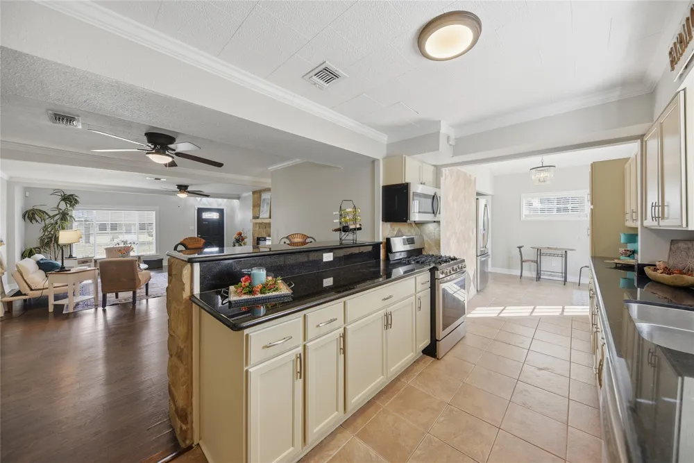 1702 Rampart Street Columbus, TX 78934