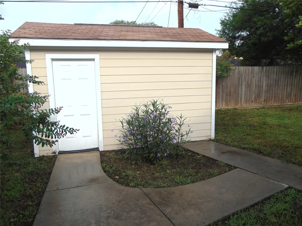 1702 Rampart Street Columbus, TX 78934