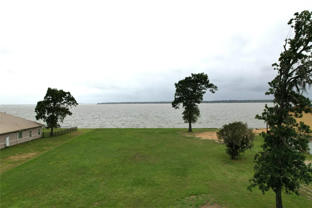 87 Bridgewater Onalaska, TX 77360