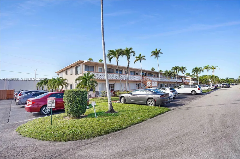 900 SW 11th Ave #12A Hallandale Beach, FL 33009