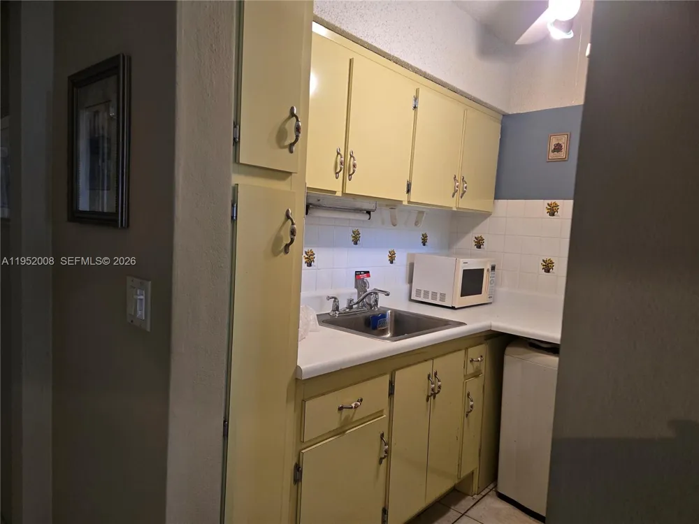 900 SW 11th Ave #12A Hallandale Beach, FL 33009