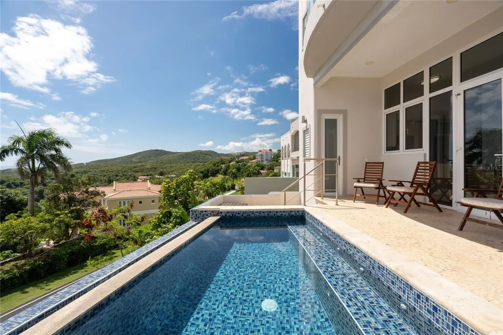 1 SHELL CASTLE CLUB #78 Humacao, PR 00791