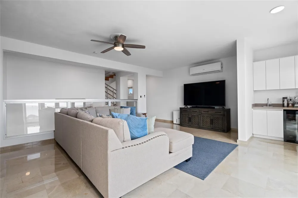 1 SHELL CASTLE CLUB #78 Humacao, PR 00791