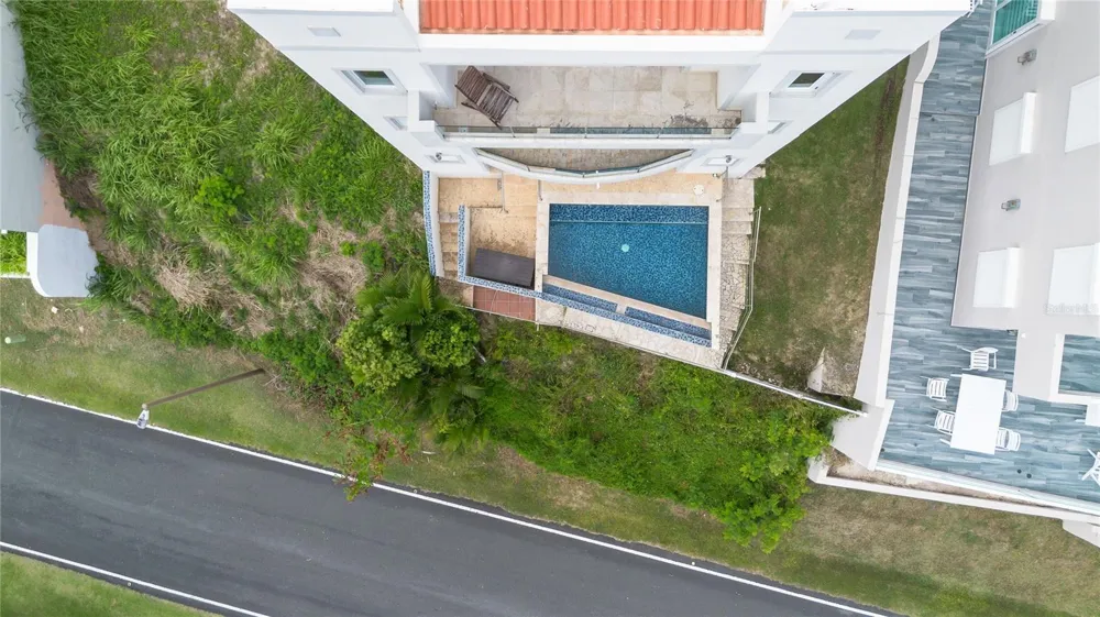 1 SHELL CASTLE CLUB #78 Humacao, PR 00791
