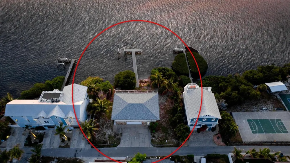 2512 AVENUE A Bradenton Beach, FL 34217