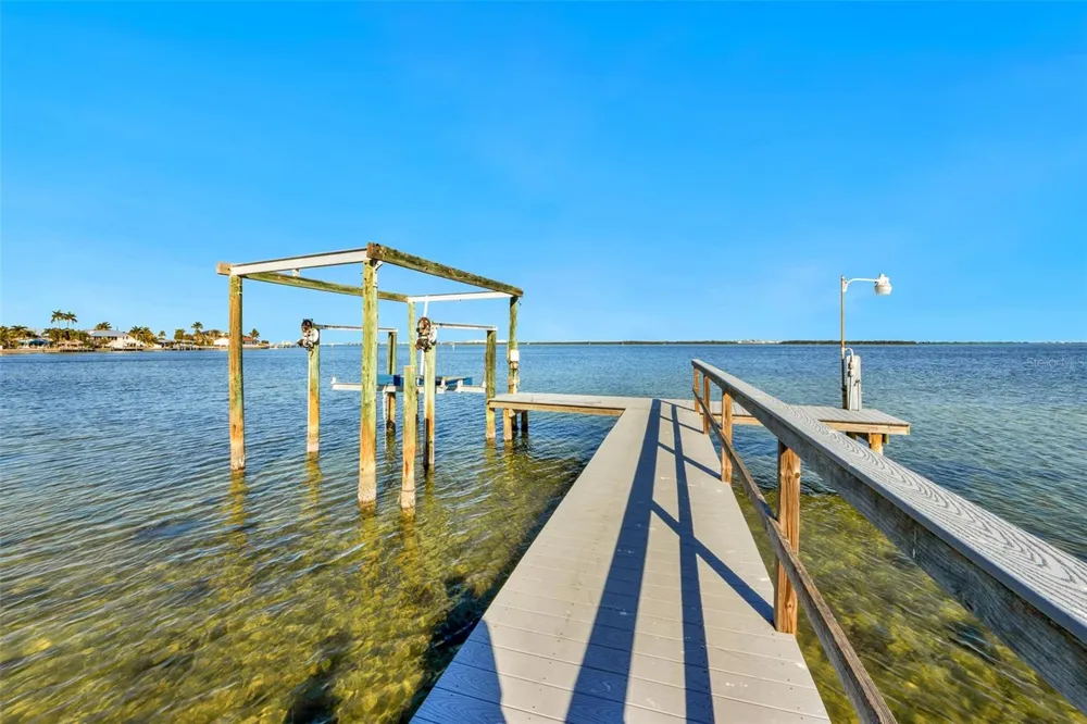 2512 AVENUE A Bradenton Beach, FL 34217