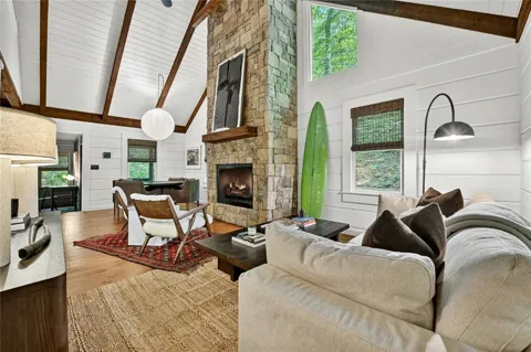 545 Chestnut Ridge