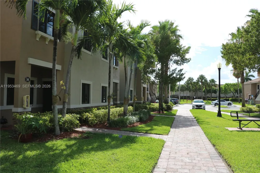 22501 SW 88th Pl #10-25 Cutler Bay, FL 33190