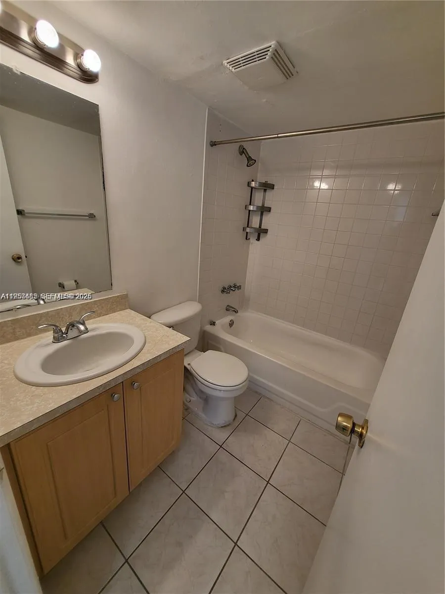 405 S Pine Island Rd #202D Plantation, FL 33324