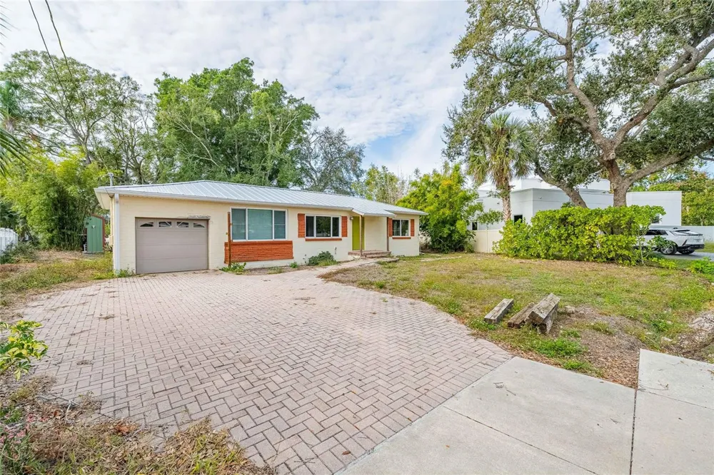 6213 SANDERS DRIVE Tampa, FL 33611