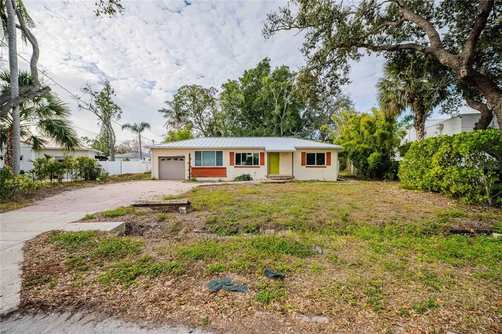 6213 SANDERS DRIVE Tampa, FL 33611