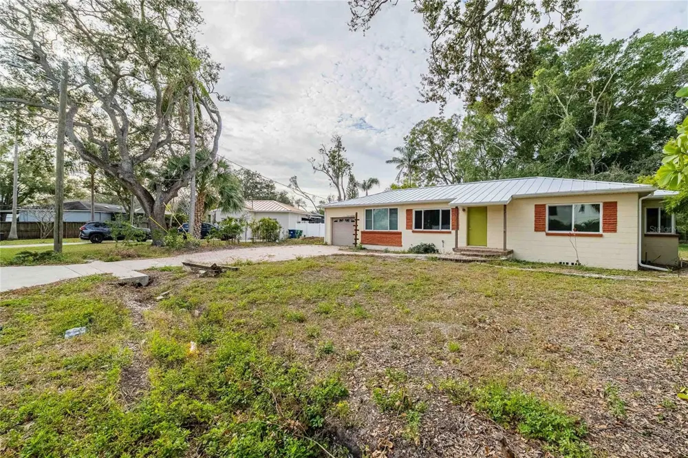 6213 SANDERS DRIVE Tampa, FL 33611