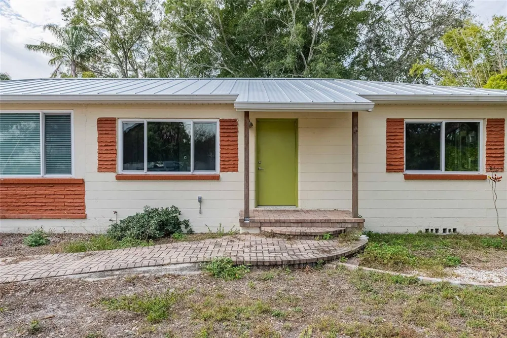 6213 SANDERS DRIVE Tampa, FL 33611
