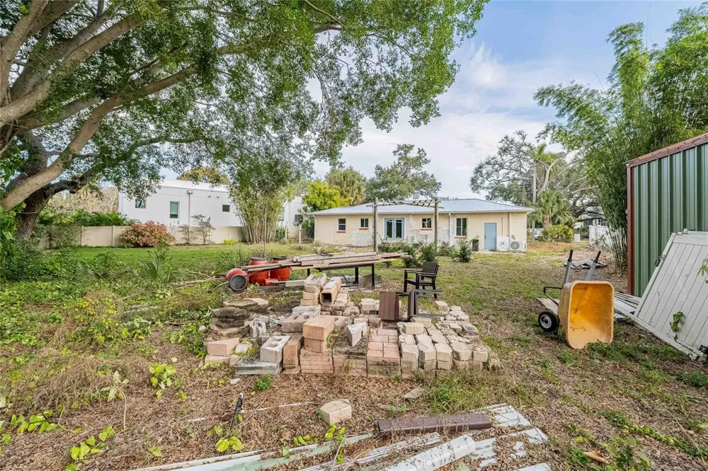 6213 SANDERS DRIVE Tampa, FL 33611