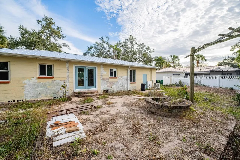 6213 SANDERS DRIVE Tampa, FL 33611