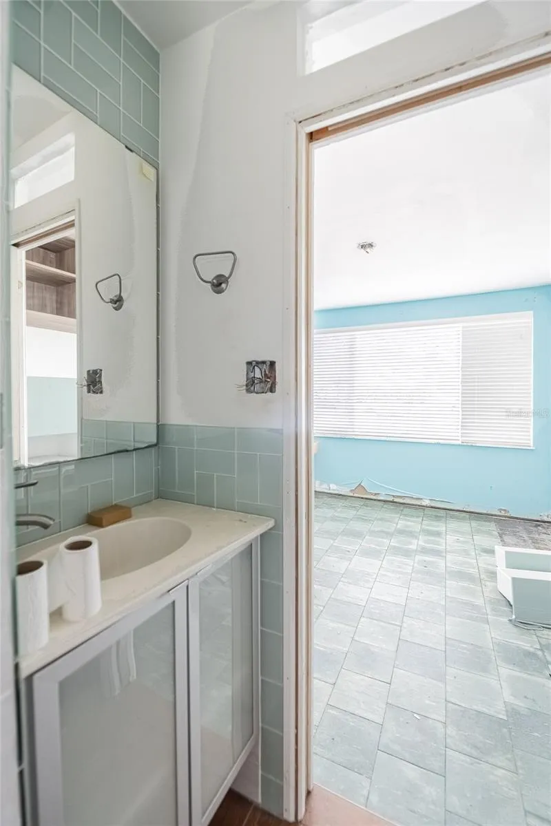6213 SANDERS DRIVE Tampa, FL 33611