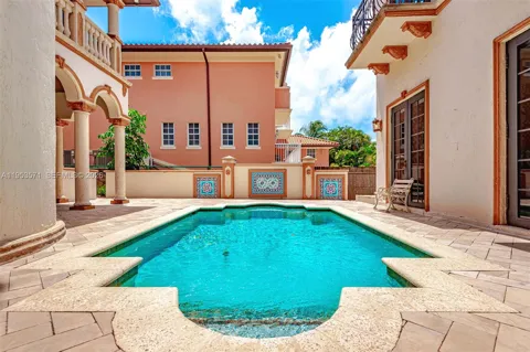 674 Ocean Blvd